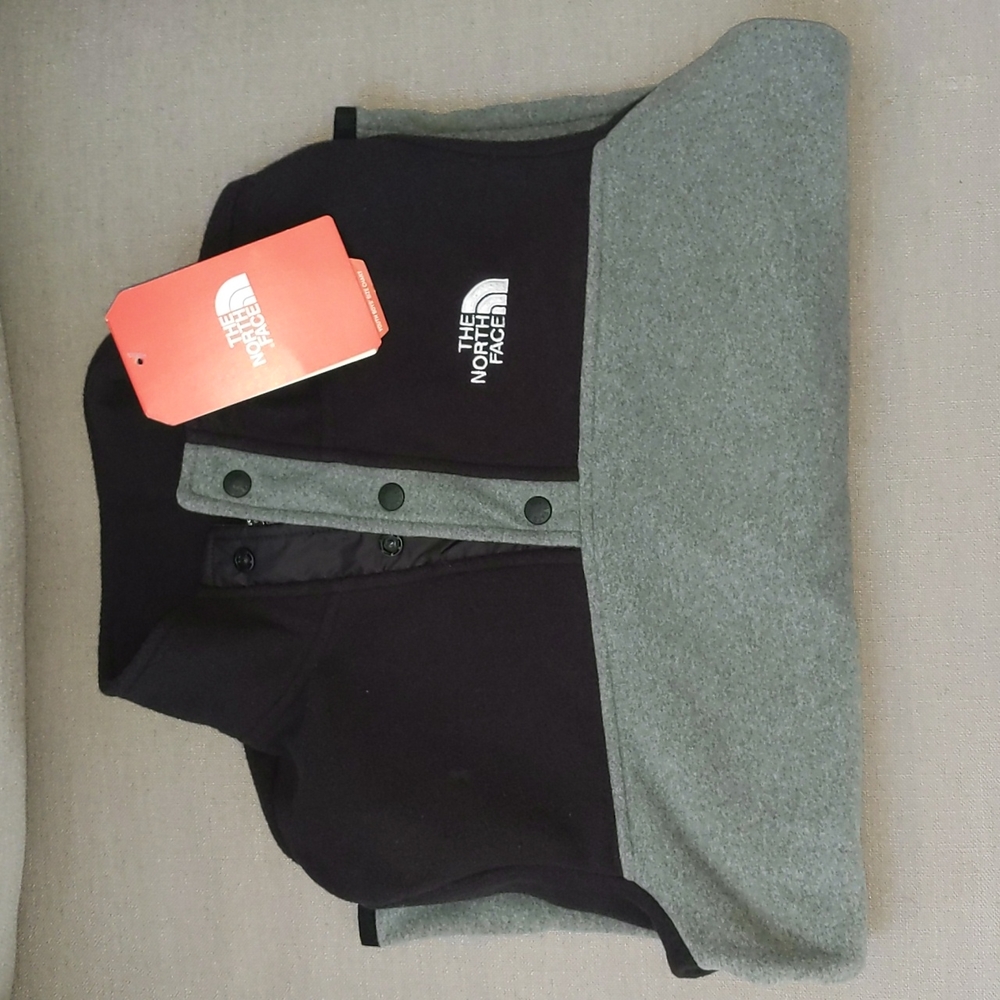 NWT Boys The North Face  Fleece Jacket size M
